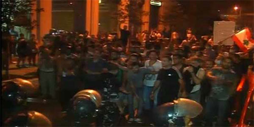 manifestantes y policías cara a cara Batalla campal en el centro de Beirut
